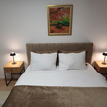 Regis Apartment Tirana Eksteriør billede