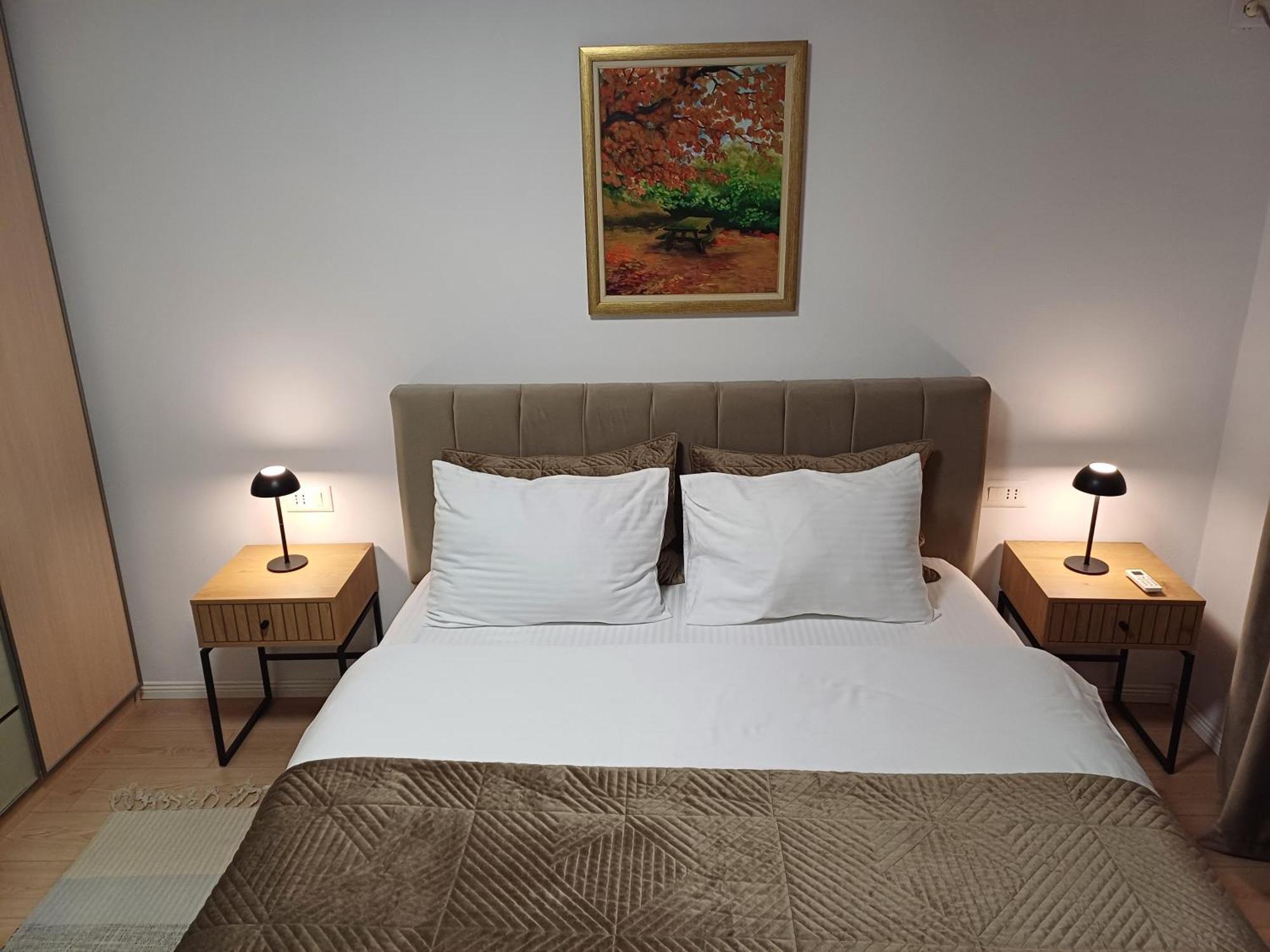Regis Apartment Tirana Eksteriør billede